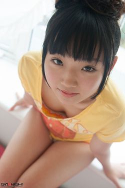 绿衣女